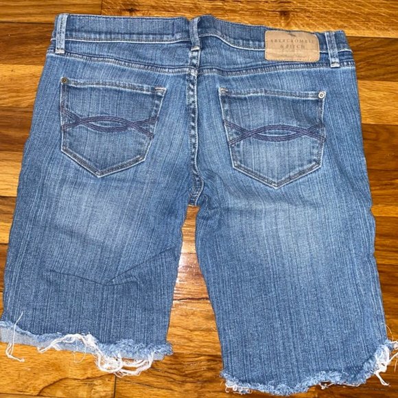LAST CHANCE - Abercrombie & Fitch Jean Shorts size 2 - Picture 1 of 7